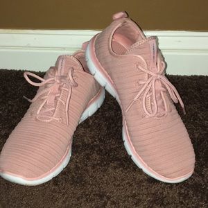 Sketchers Memory Foam Size 8.5 Tennis Shoes